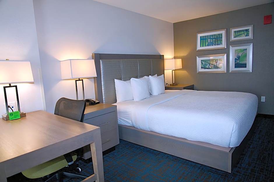 La Quinta Inn & Suites by Wyndham St Paul-Woodbury