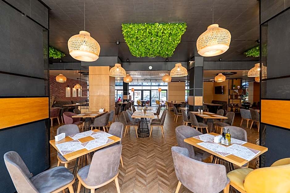 Avenue Hotel
