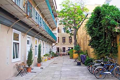 Family Room with Garden View