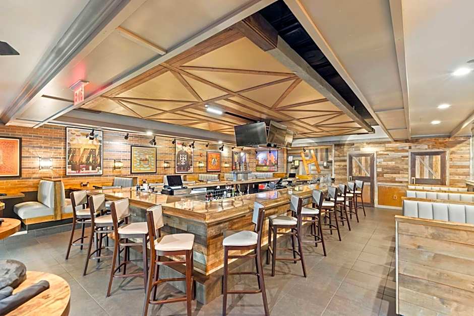 DoubleTree By Hilton Front Royal Blue Ridge Shadows