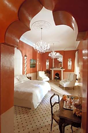 Queen Suite with Pool View