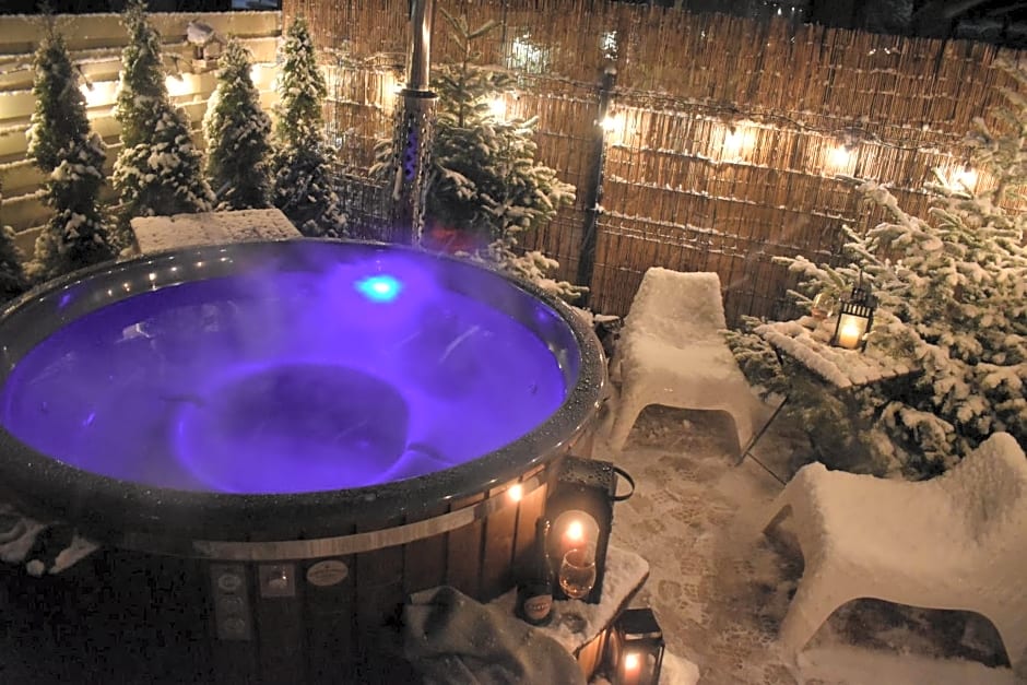 DOMKI LAURA sauna & gorąca balia