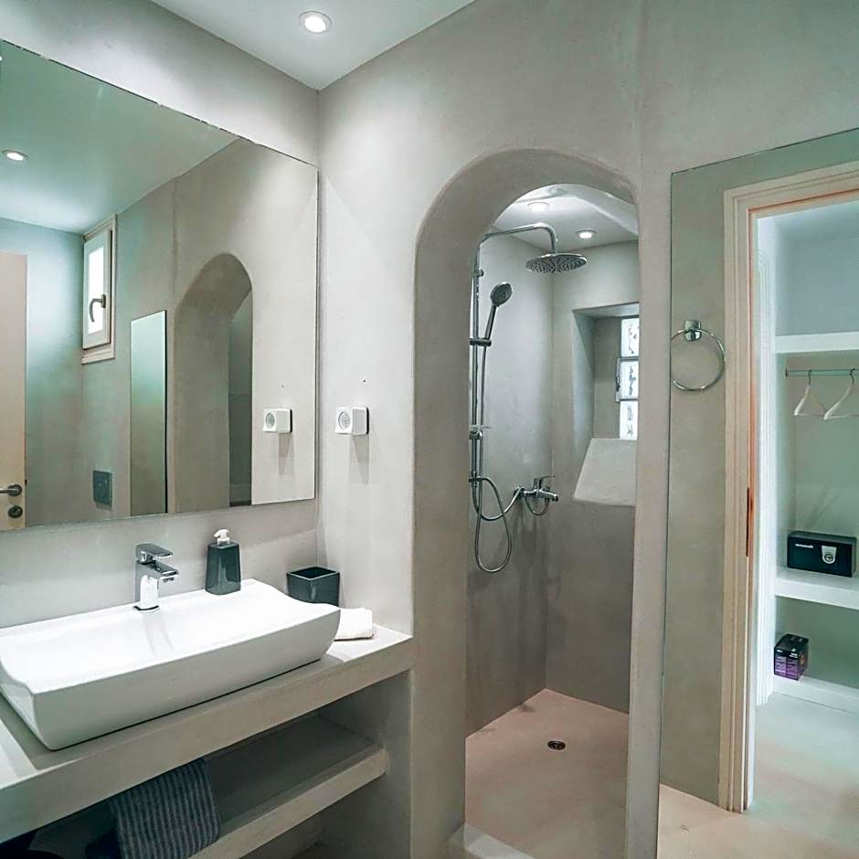 Alexandros Apartments