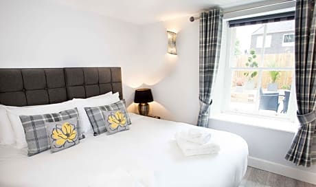 Luxury One-Bedroom Apartment