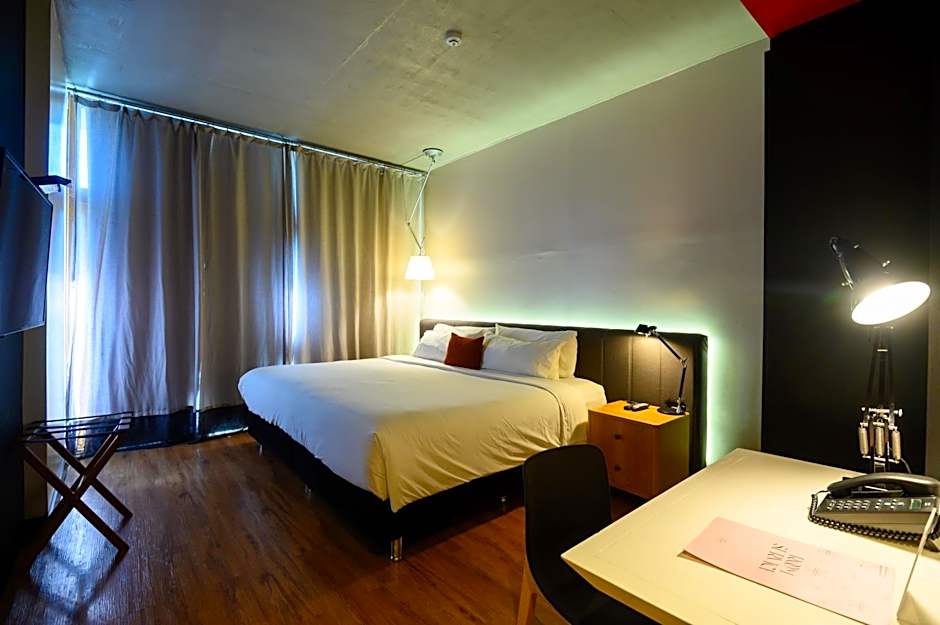 Five Hotel