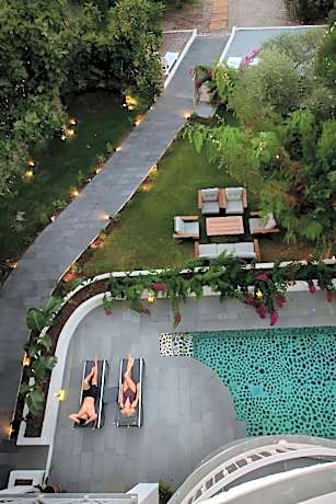 Icon Beach Suites Hotel