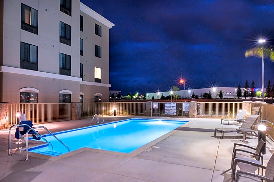 Holiday Inn Express & Suites Bakersfield Airport By IHG
