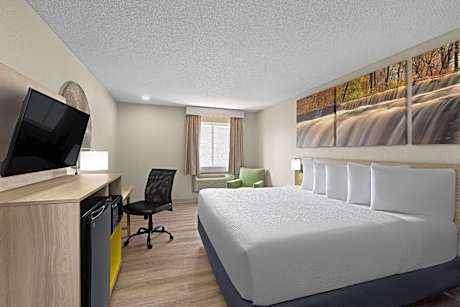 Deluxe King Room - Non-Smoking