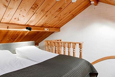 Farm Lodge