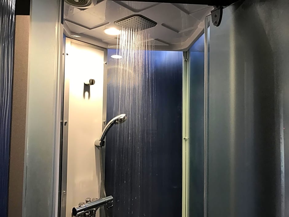 Capsule Inn Shimbashi - Men Only