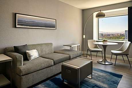 King Studio with Sofa Bed - Hearing Accessible