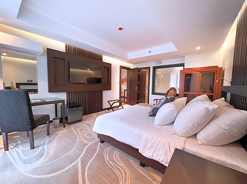 Photo 1 of 4 of Governor Suite
