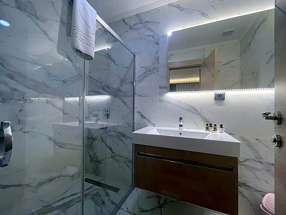 Le Luxe Suites Hotel