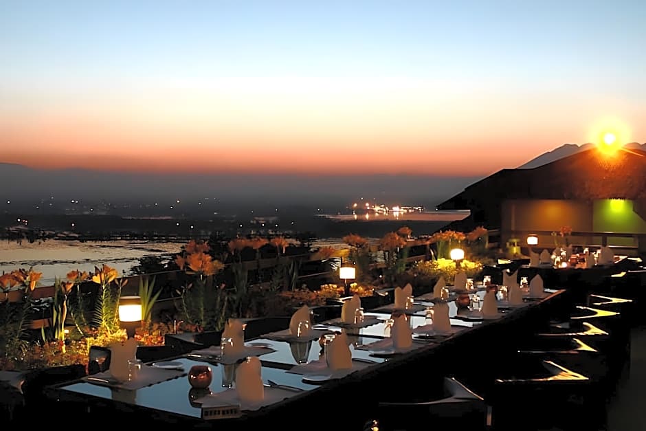 Taj Dal View, Srinagar