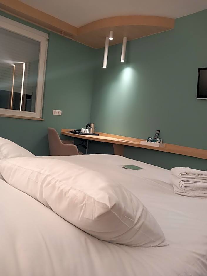 Photo 1 of 5 of Double Room