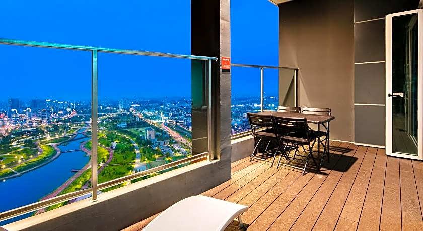 Paju Khills the terrace