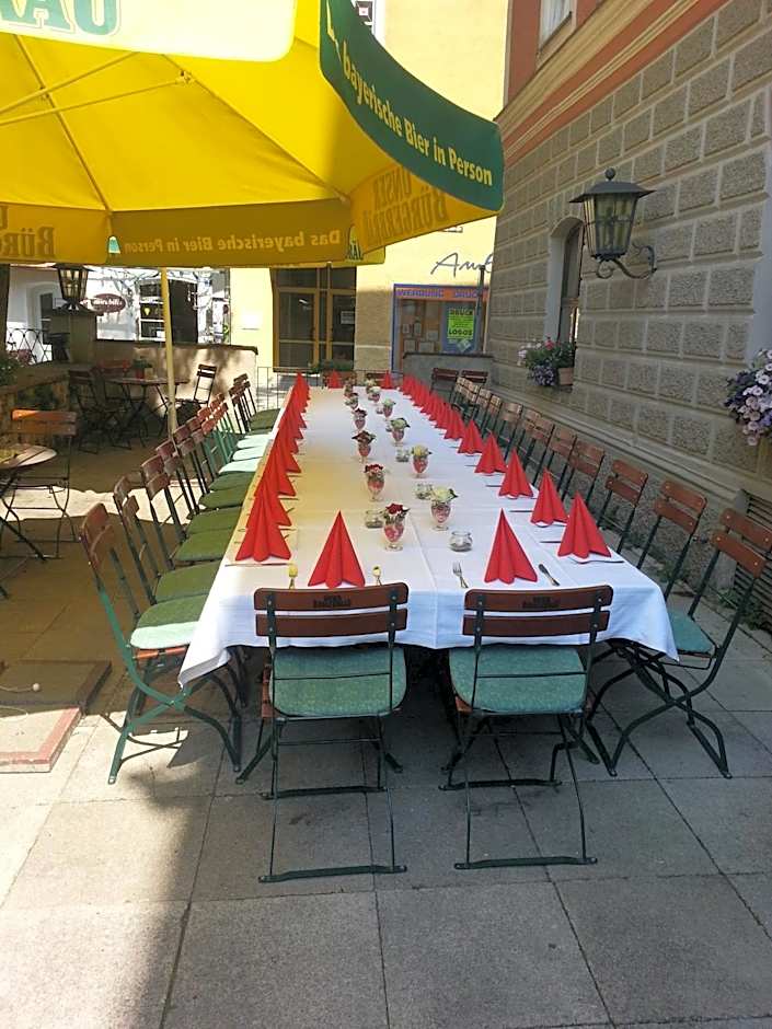 Altstadt- und Businesshotel Pfaubräu - Brauereigasthof - Frühstücksbuffet - kostenfreie Radgarage - Hunde willkommen