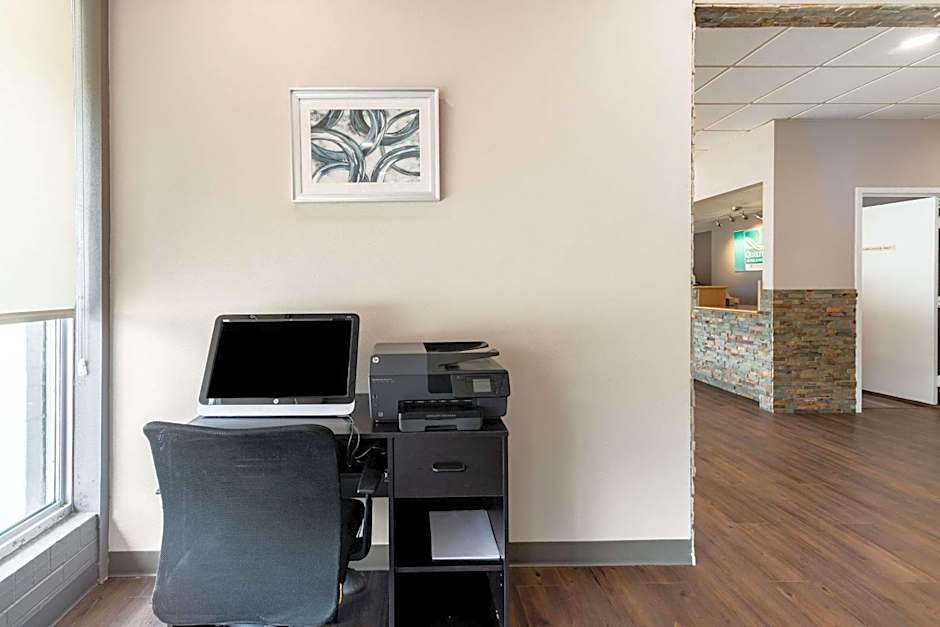 Quality Inn & Suites Vandalia near I-70 and Hwy 51