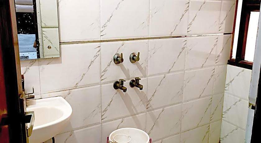 Hotel Crystal Deluxe @New Delhi Railway Station