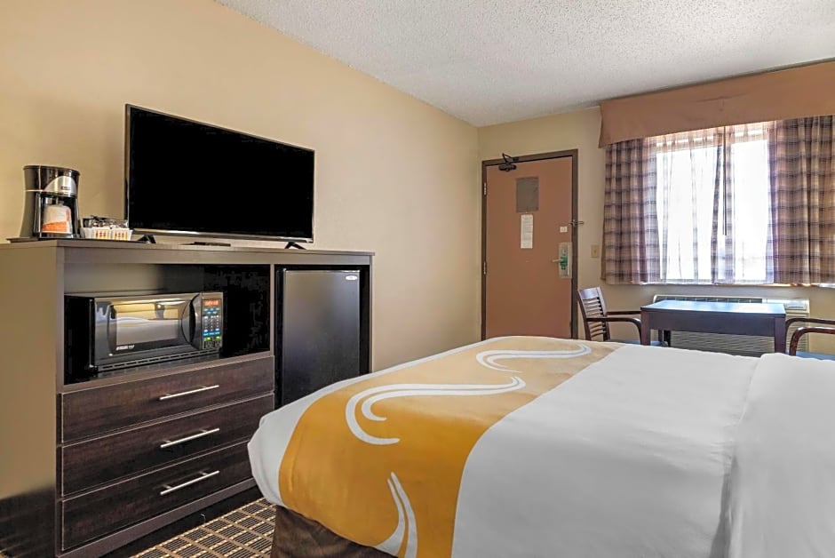 Quality Inn & Suites Warren