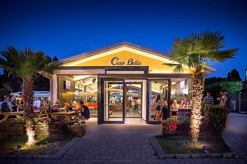 hu Venezia Camping in Town