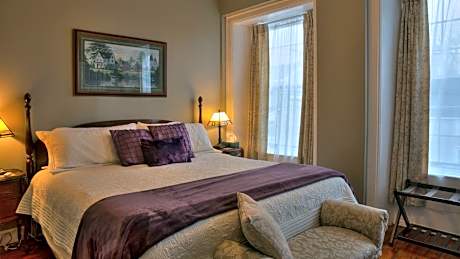 Sir Isaac Brock B&B Luxury Suites
