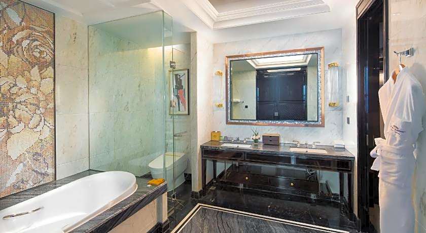 Howard Johnson Plaza by Wyndham Ningbo