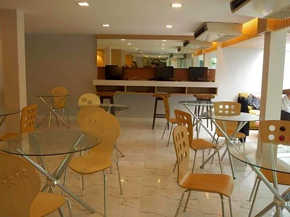 Nantra Ploenchit Hotel