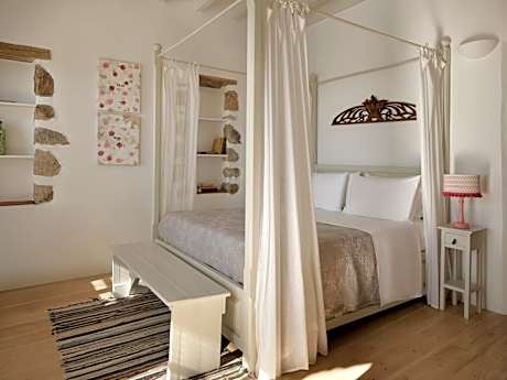Three Bedroom Sea View Maisonette with Private Pool and Hammam