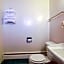 Love Hotels Silver Street by OYO at Hurley WI