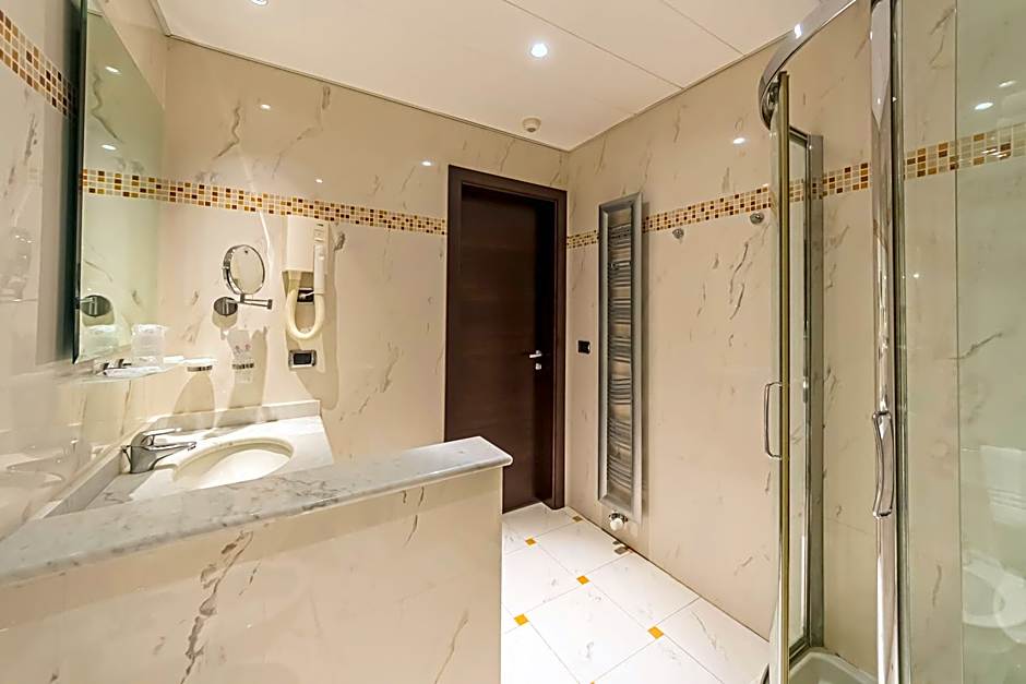 Dado Hotel International