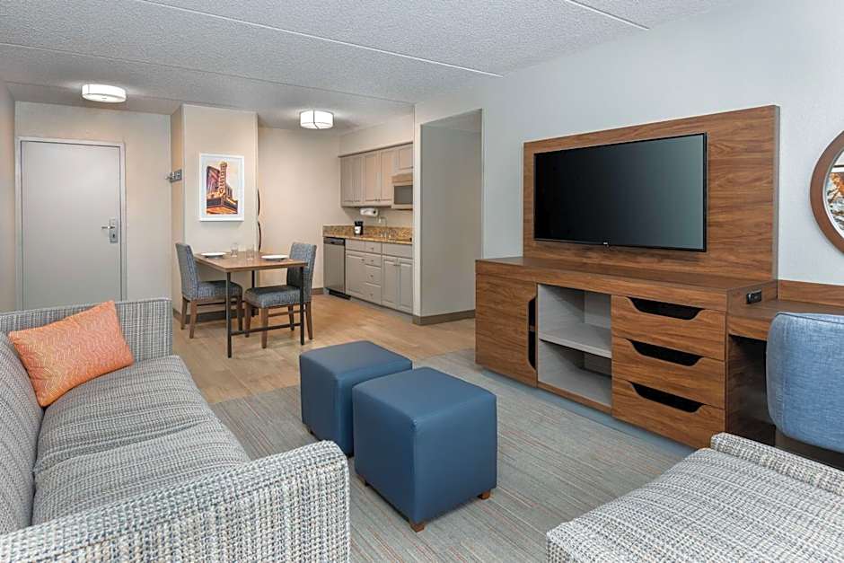 Hampton Inn & Suites Charlottesville at the University