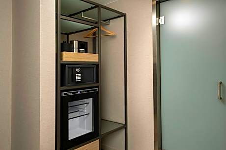 1 Bedroom Suite, 1 King, Sofa bed, Balcony