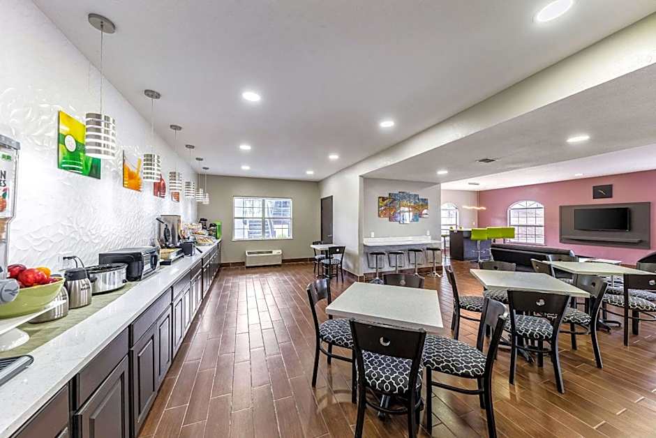 Quality Inn & Suites Canton