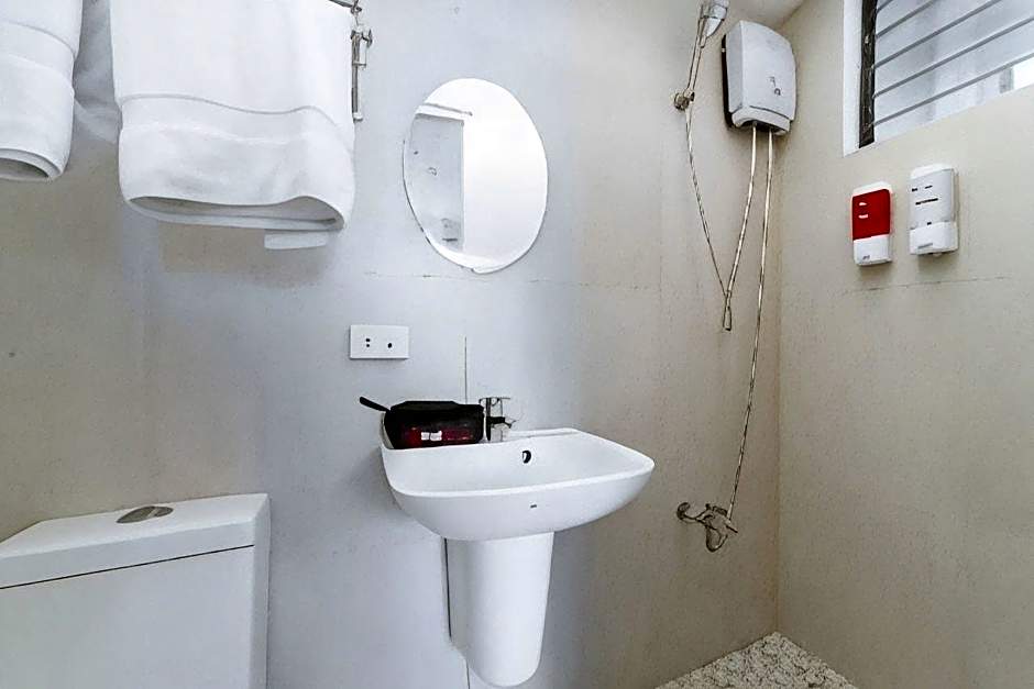 RedDoorz @ Ledesco Avenue Lapaz Iloilo