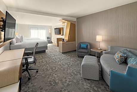 Studio with Two Queen Beds, Bathtub and Sofa Bed - Mobility Access/Hearing Accessible