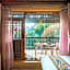 Yangshuo Tea Cozy-Free one way pick up service over 4 nights, English speaking, Yulong river location,Laundry service,Swimming pool, Bicycle rent