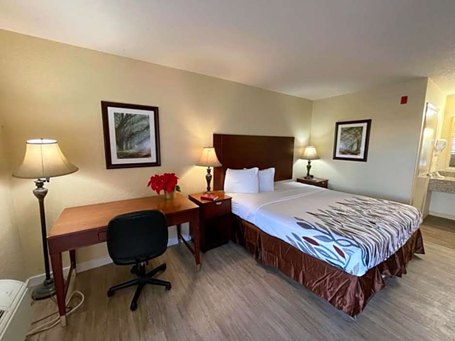 Kenedy Inn and Suites