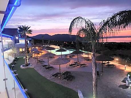 Nature Suite - Split Level Sea View