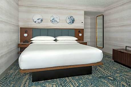King Room with Roll-in Shower - Mobility and Hearing Accessible