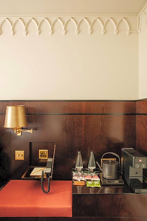 Grand Hotel Bellevue London