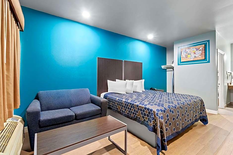 Econo Lodge Inn & Suites Channelview - Houston East