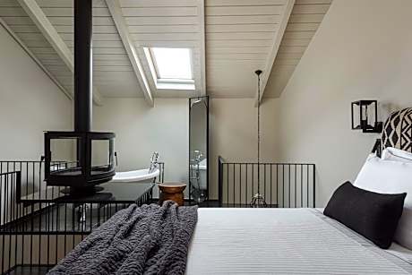Gem Loft with Bathtub & Fireplace