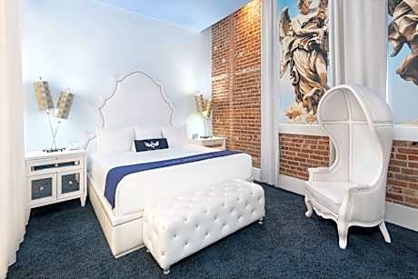 Michael, 2 Bedroom Executive Suite, Bedroom 1: 1 King, Bedroom 2: 1 King