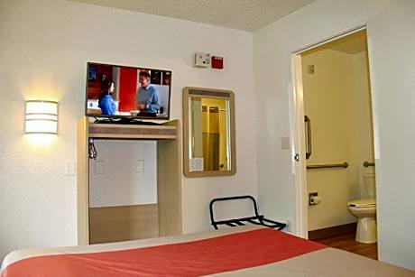 Double Room - Disability Access - Roll In Shower