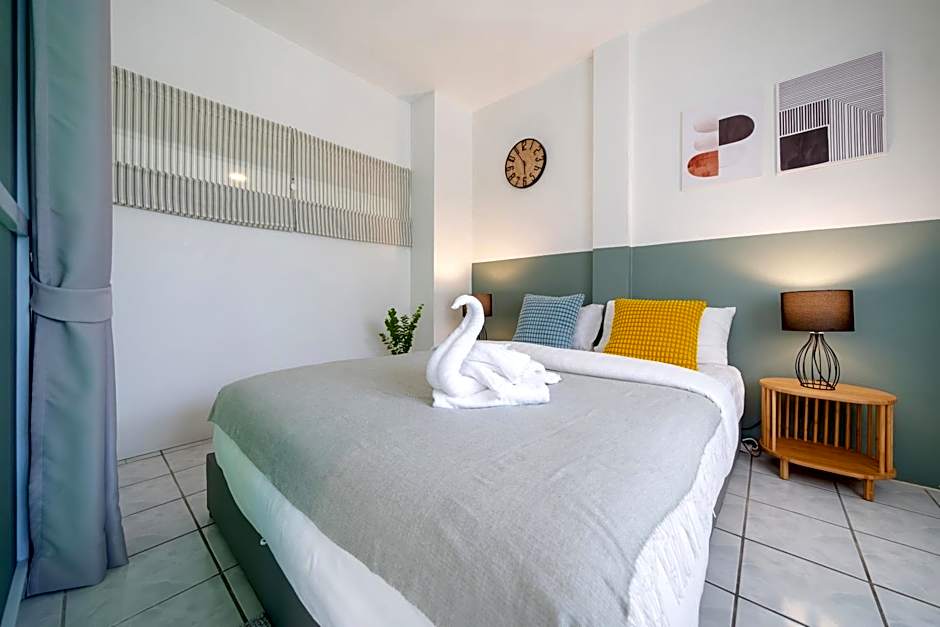 5 mins walk Bangla,beach,3BR