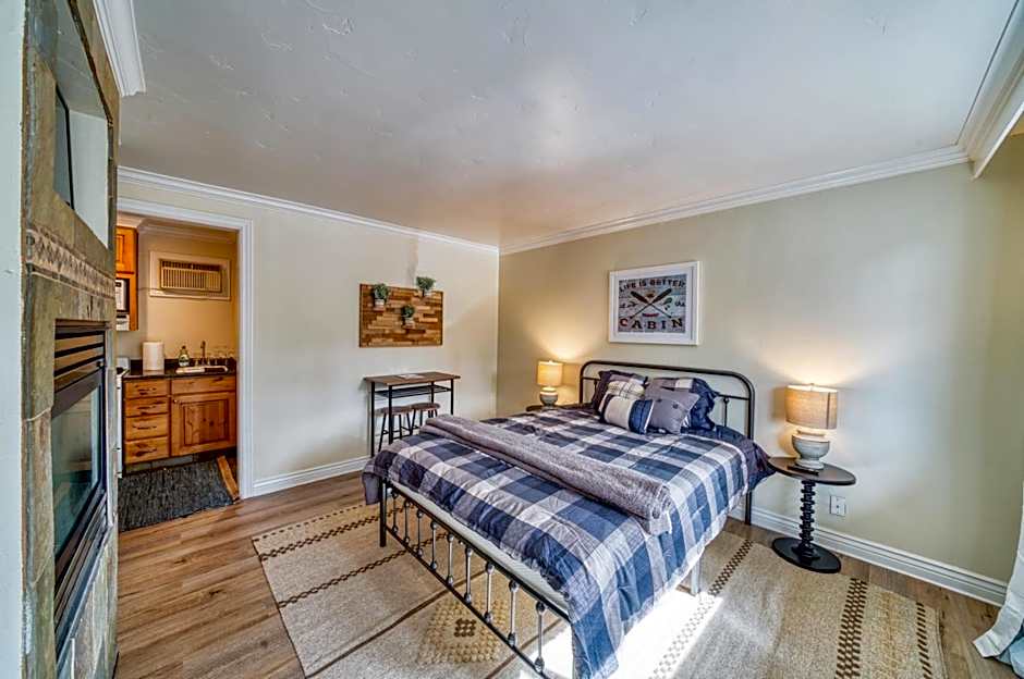 Moose and Maple Lodge