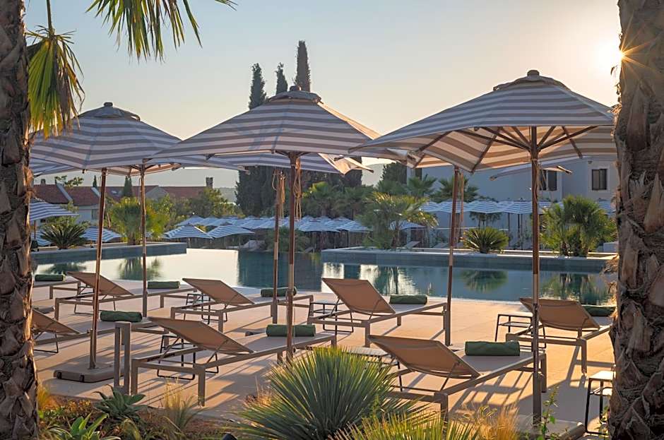 Molum Hotel & Residences