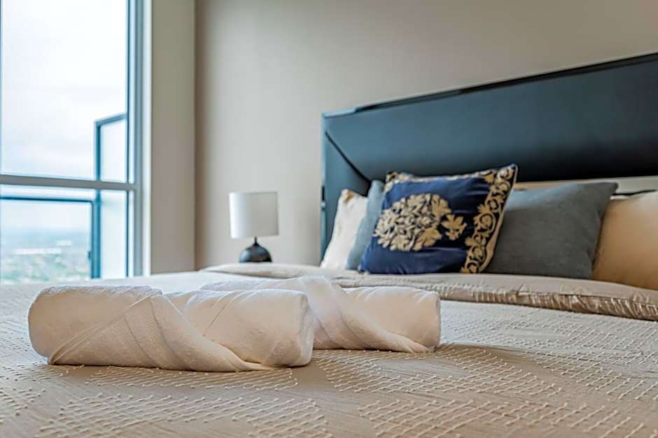 Amazing 3 Bed 4 Bath Penthouse with Roof Top Terrace close to Airport