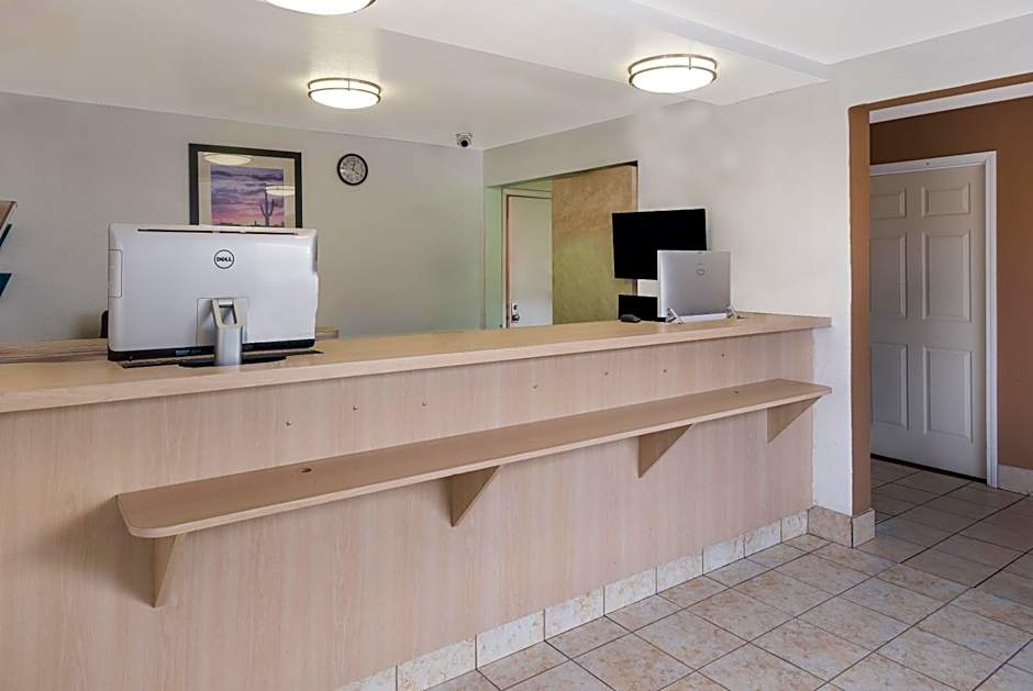 Knights Inn Grand Rapids East